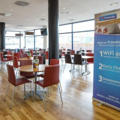 Hotel Travelodge Barcelona Fira гостиничный бар