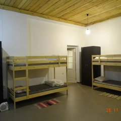 Hostel Vesna Кровать в мужском общем номере двухъярусные кровати фото 11