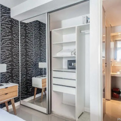 Отель Oro Luxury Studios сейф в номере