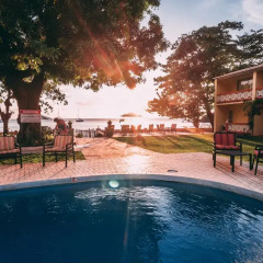 Отель Sunset Shores Beach Hotel Сент-Винсент и Гренадины, Остров Бекия - отзывы, цены и фото номеров - забронировать отель Sunset Shores Beach Hotel онлайн бассейн фото 2