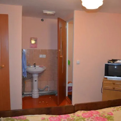Отель Guest House on Derbisheva Кыргызстан, Каракол - отзывы, цены и фото номеров - забронировать отель Guest House on Derbisheva онлайн удобства в номере