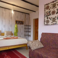 Отель Riverside Karakol Кыргызстан, Каракол - 1 отзыв об отеле, цены и фото номеров - забронировать отель Riverside Karakol онлайн комната для гостей фото 3