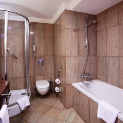 Гостиница Crowne Plaza Minsk 5* Улучшенный номер двуспальная кровать фото 6