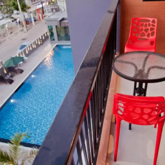 Отель 101 Holiday Suites На Чом Тхиан бассейн