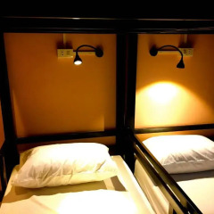 Urban Hostel Bangkok Стандартный семейный номер с двуспальной кроватью фото 5