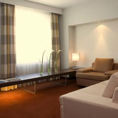 Estrel Hotel Berlin 4* Люкс с различными типами кроватей