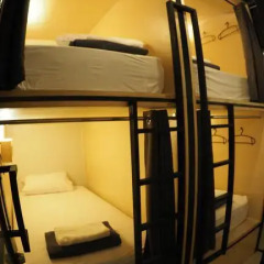 Отель Box Poshtel Phuket Кровать в общем номере с двухъярусной кроватью фото 8