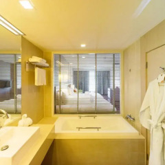 Signature Pattaya Hotel 4* Улучшенный номер с различными типами кроватей фото 3