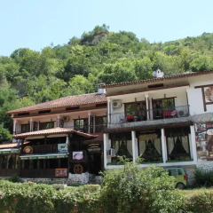 Отель Guest House Chinarite Болгария, Сандански - отзывы, цены и фото номеров - забронировать отель Guest House Chinarite онлайн приотельная территория