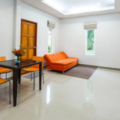 Отель Bangtao Local House Rental комната для гостей фото 5