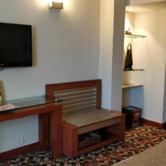 Отель The Suryaa New Delhi 5* Люкс повышенной комфортности с различными типами кроватей фото 12