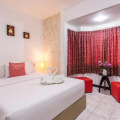 Отель Karon Sunshine Guesthouse & Bar 3* Улучшенный номер с различными типами кроватей фото 21