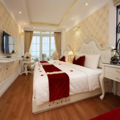 Отель Hanoi Guest House Royal 3* Семейный номер Делюкс с двуспальной кроватью фото 8
