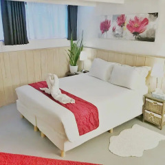 Отель Amsterdam At Home комната для гостей фото 5