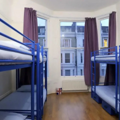 Отель Saint James Backpackers Кровать в общем номере с двухъярусной кроватью фото 10