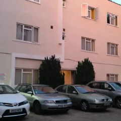 Acton Town Hotel парковка