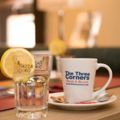 The Three Corners Hotel Art гостиничный бар
