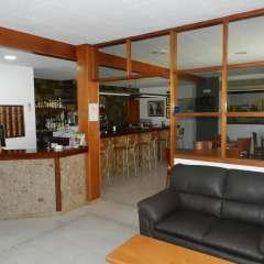 Отель Hostal El Castell Испания, Калафель - отзывы, цены и фото номеров - забронировать отель Hostal El Castell онлайн гостиничный бар