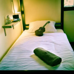 Doolay Beachfront Hostel Кровать в женском общем номере с двухъярусной кроватью