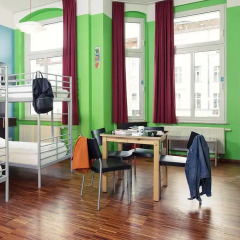 The Circus Hostel Кровать в общем номере с двухъярусной кроватью