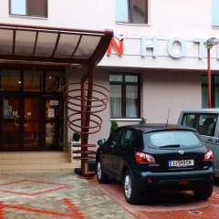 Hotel N парковка