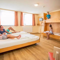 JUFA Hotel Salzburg 2* Стандартный семейный номер с двуспальной кроватью фото 7