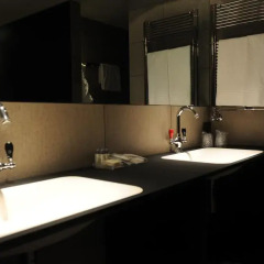 Отель IH Hotels Milano Ambasciatori 4* Люкс с различными типами кроватей фото 13