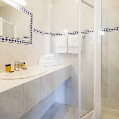 Отель Hôtel Du Centre 2* Стандартный номер с различными типами кроватей фото 14