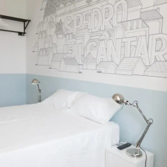 Отель Lisbon Check-In Guesthouse 3* Стандартный номер с двуспальной кроватью (общая ванная комната) фото 3