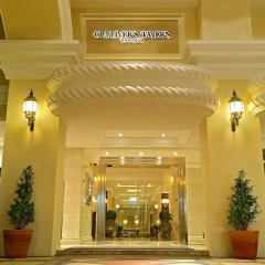 Gulliver`S Tavern Hotel Бангкок вид на фасад