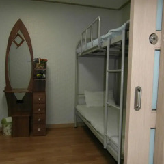 Отель Hongdae Family Housetel 2 Кровать в женском общем номере с двухъярусной кроватью фото 2