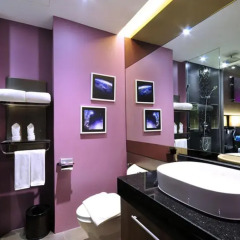 Отель The Continent Bangkok by Compass Hospitality 4* Улучшенный номер с различными типами кроватей фото 15