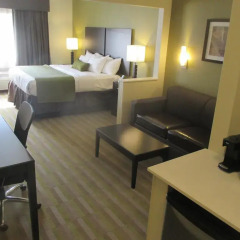 Отель Comfort Suites Hilliard 3* Люкс
