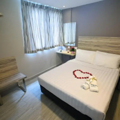 Отель Ibis Budget Singapore Crystal 2* Улучшенный номер с различными типами кроватей фото 10