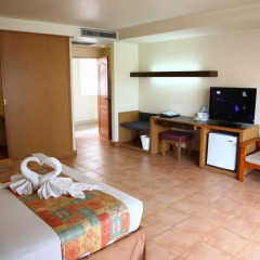 Sunshine Hotel And Residences 3* Люкс с различными типами кроватей фото 3