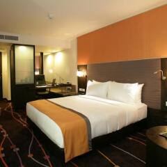 Отель Radisson Suites Bangkok Sukhumvit Бангкок комната для гостей фото 2