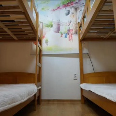 Отель Duri Guesthouse Кровать в мужском общем номере с двухъярусной кроватью фото 5