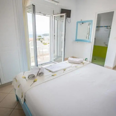 Two Mermaids Hotel 2* Стандартный номер с двуспальной кроватью фото 17