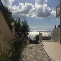 Апартаменты Brentanos Apartments ~ A ~ View of Paradise Апартаменты с различными типами кроватей фото 19