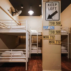 Beds & Dreams Hostel Temple Street 2* Стандартный семейный номер фото 3