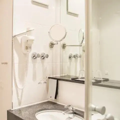 Отель Ramada by Wyndham München Airport 3* Стандартный номер разные типы кроватей фото 9