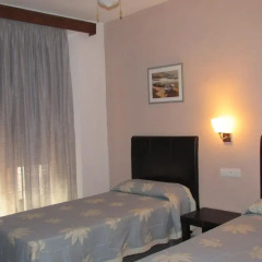 Отель Hostal Sevilla Испания, Гранада - отзывы, цены и фото номеров - забронировать отель Hostal Sevilla онлайн комната для гостей