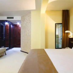 Hotel Nadezda 4* Улучшенный номер с двуспальной кроватью фото 4