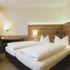 Hotel Jedermann 2* Улучшенный номер с двуспальной кроватью фото 3