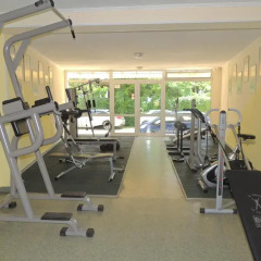 Отель Yassen VIP Apartaments фитнесс-зал