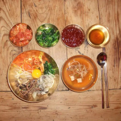 Отель Bukchon Sarangchae Hanok Guesthouse Южная Корея, Сеул - отзывы, цены и фото номеров - забронировать отель Bukchon Sarangchae Hanok Guesthouse онлайн питание