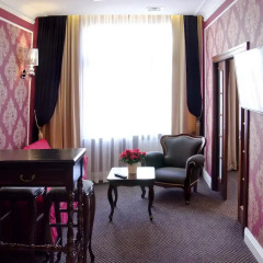 Отель SleepWalker Boutique Suites 3* Номер Делюкс с двуспальной кроватью