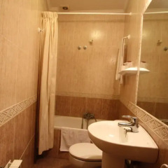Отель Hostal Restaurante Cuatro Caminos ванная