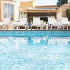 Апартаменты Martinez Apartments бассейн фото 3