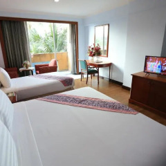 Karnmanee Palace Hotel 4* Улучшенный номер с различными типами кроватей